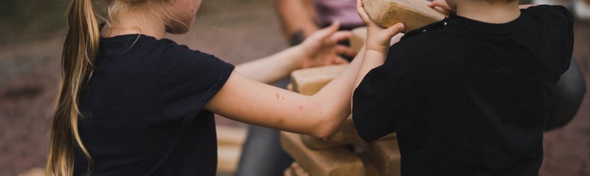 Vaikų socialiniai įgūdžiai: kas tai, kodėl svarbūs ir kaip juos ugdyti