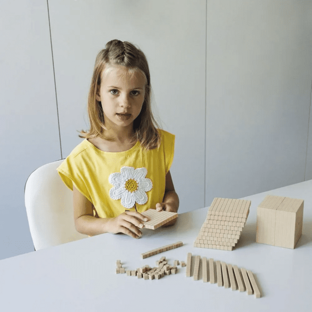 TimeTEX Pagrindinis skaičiavimo rinkinys, 121 dalių, skaičių intervalui iki 1000, natūralios spalvos (TT93972)