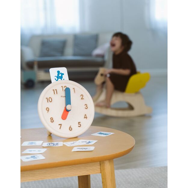 PlanToys edukacinė priemonė - žaislinis veiksmų laikrodis su kortelėmis (PT5458)